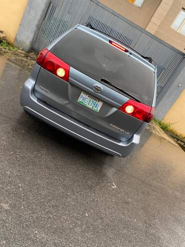 A picture of Trust MaxwellAutos For Good Cars Extremely Clean 2006 Toyota Sienna