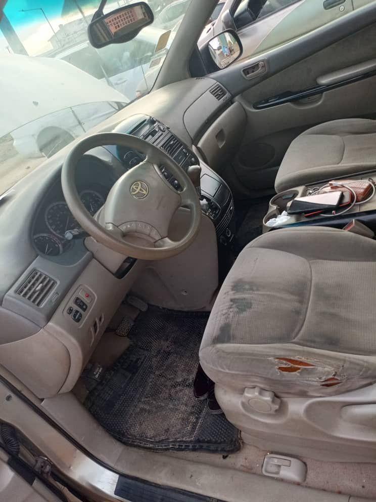 A picture of Toyota sienna 05