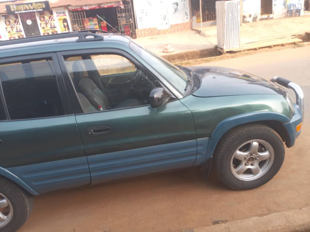 A picture of Rav4 2001 model