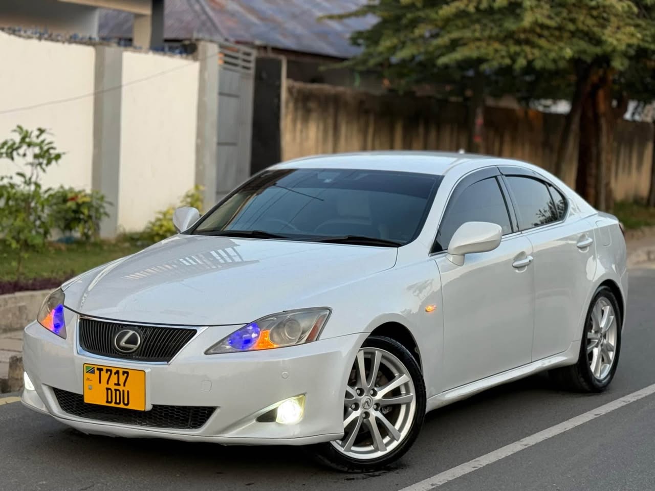 A picture of  LEXUS Year 2005 Cc 2490 Klm 86530 Push To