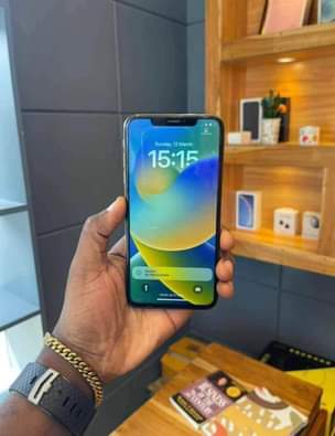 A picture of IPHONEs XS Max CLEAN SANA FACE TT betr 86 NJOO