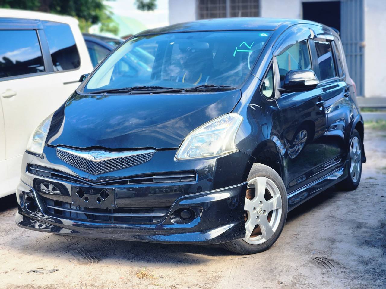 A picture of TOYOTA RACTIS