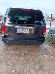 A picture of A sharp first body Honda pilot engine quiet gear very