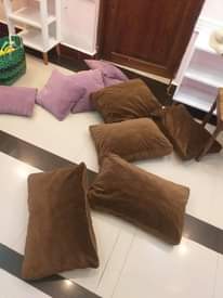 A picture of Nauza sofa Bado zipo kwenye hali nzuri sana set yake