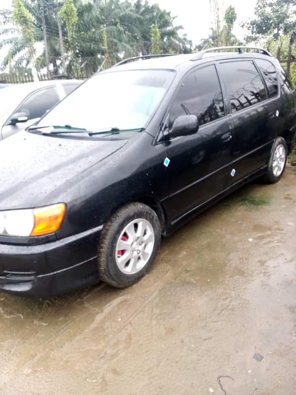 A picture of 2002 2003 TOYOTA IPSUM FOR SALE Pure first body 3