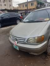 A picture of Sienna 2002