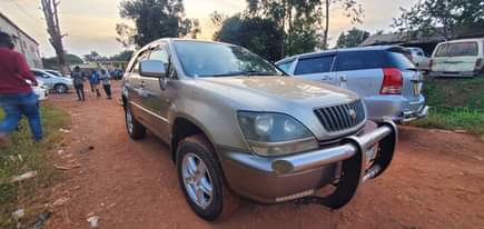 A picture of Toyota harrier 2.2