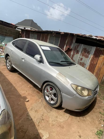 A picture of Hyundai Elantra 010