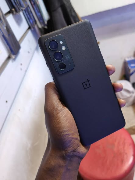 A picture of OnePlus 9RT