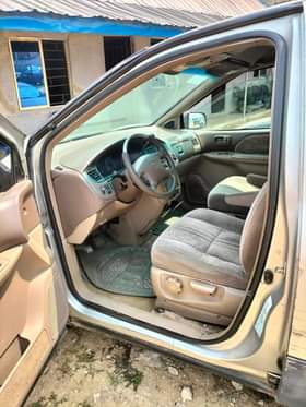 A picture of 202 Toyota sienna 1st body with sound engine gear break