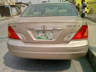 A picture of Toyota Avalon 01
