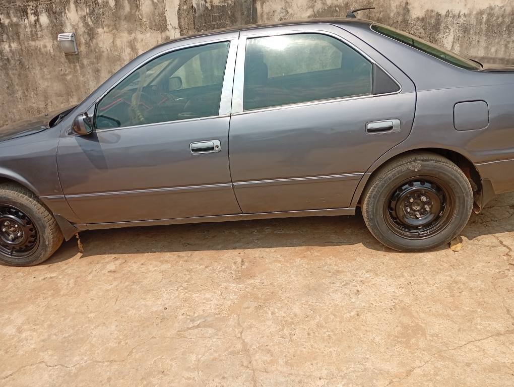 A picture of Toyota Camry 2.2