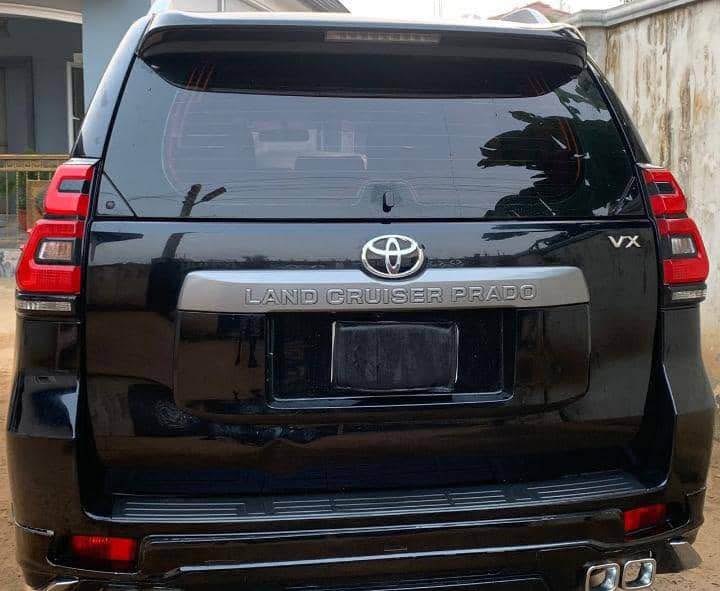 A picture of Prado 2021 direct Super clean