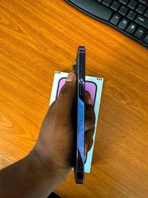 A picture of Iphone 13