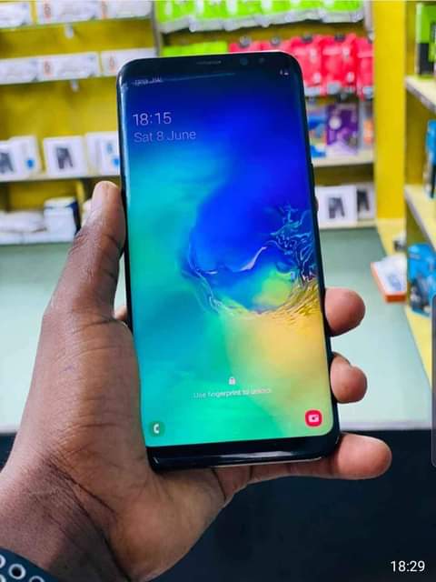 A picture of Samsung garaxy S8plus fingerprint lain 2 64gb ram4gb