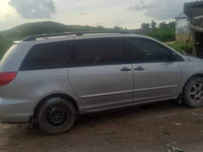 A picture of Toyota sienna for sale Untempered engine Gear working perfectly Ac