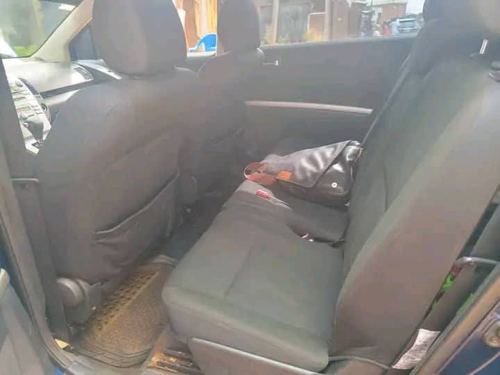 A picture of Toyota corolla verso