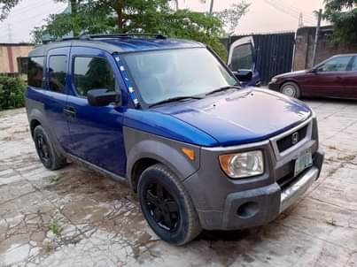 A picture of honda element