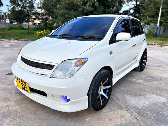 A picture of TOYOTA IST