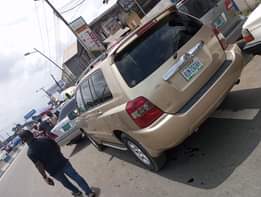 A picture of 2005 Toyota Highlander With 2 Row Leather Seats Untampared Engine