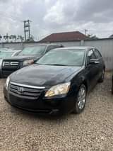 A picture of Toyota Avalon 06