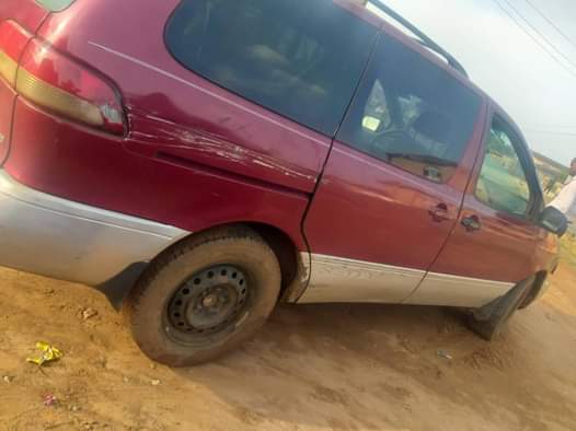 A picture of Toyota SIENNA Engine Gear Ac needs Attention Clean leather interior