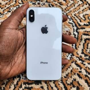 A picture of iPhone X 64gb Face I d OK Bei 310 000