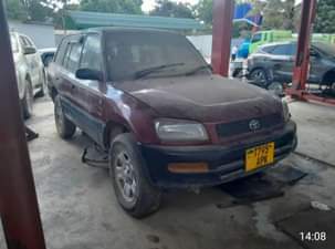 A picture of Rav4 old model