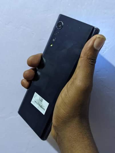 A picture of LG VELVET 128 GB RAM 8 TSH 250 000 0673587861