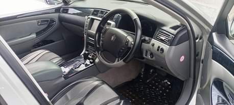 A picture of Toyota Crown Athlete