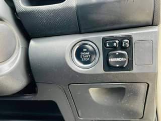 A picture of 2000 Toyota Virts New Model Creem