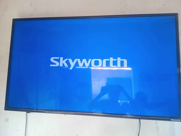 A picture of Skyworth55 smart fullbox