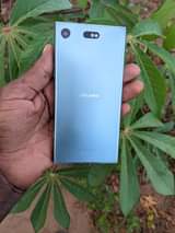 A picture of Sony experia xz1 kipengel batree limevimba tyu gb64 ram4 net4g