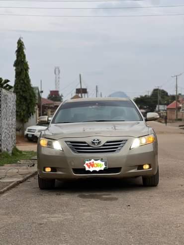 A picture of distress 2008 Toyota Camry Everything over sharp Hybrid Engine Price