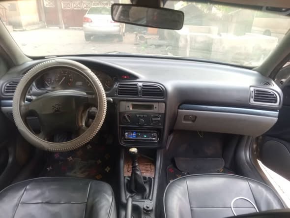 A picture of Peugeot 406 salon