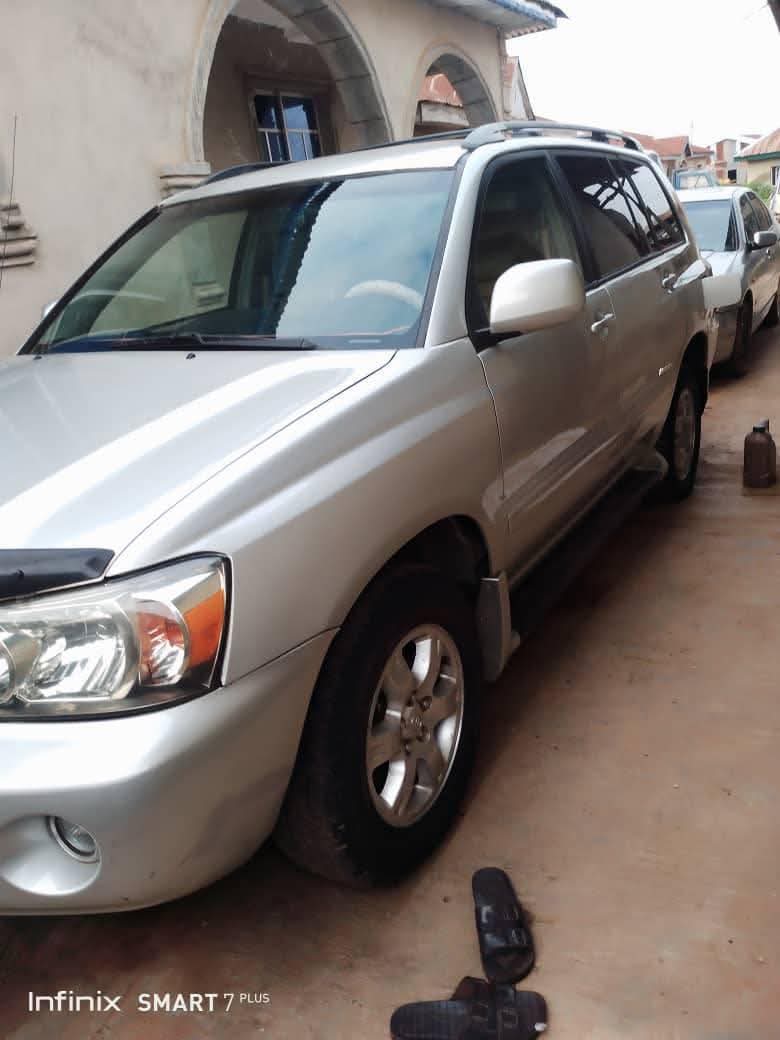 A picture of 2005 Toyota highlander