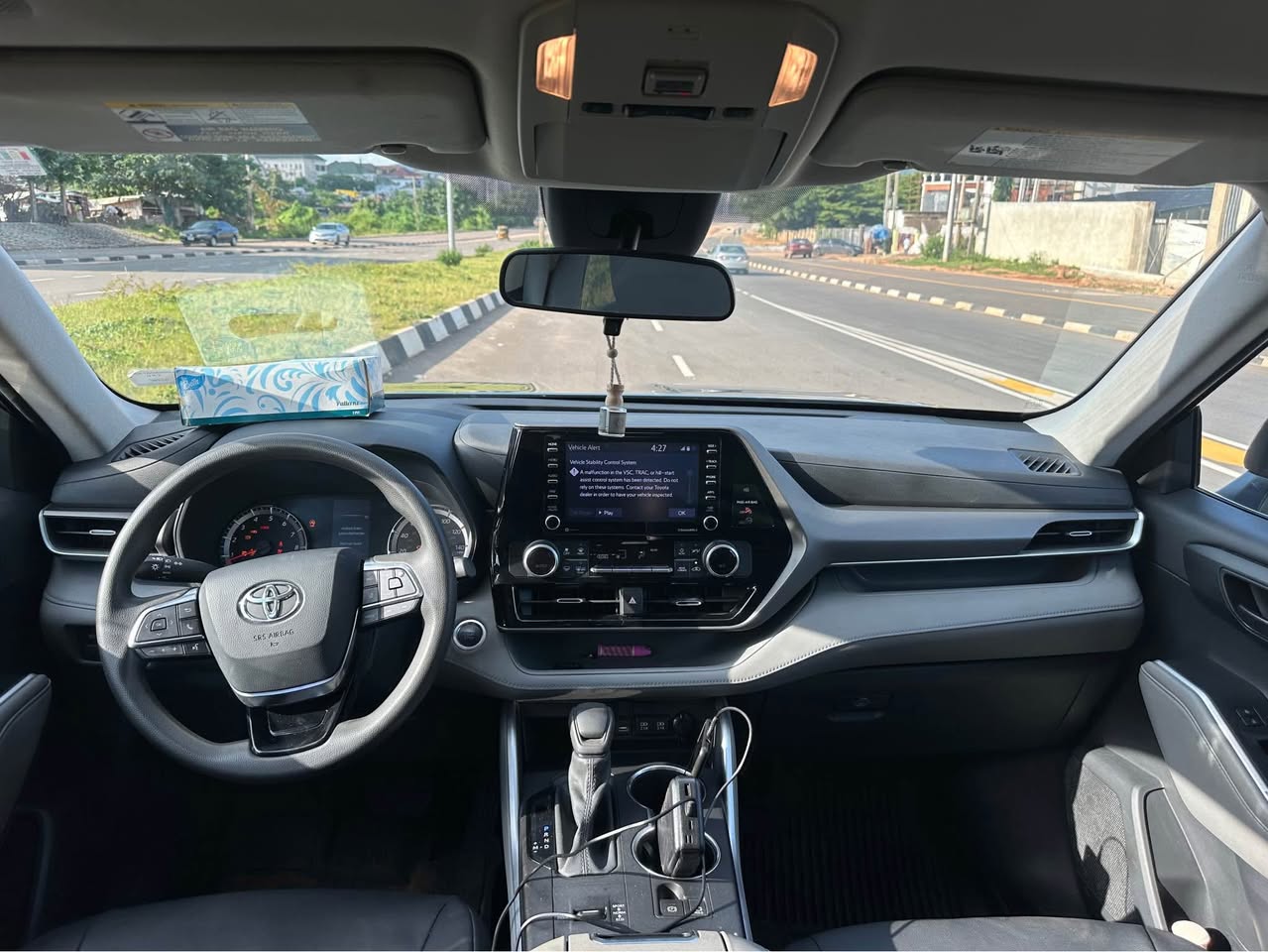 A picture of DISTRESSDISTRESSTWO MONTHS REGISTERED AUGUST 2025 2021 TOYOTA HIGHLANDER XLE LOW