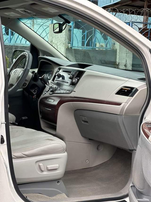 A picture of 2013 Toyota sienna one months register available