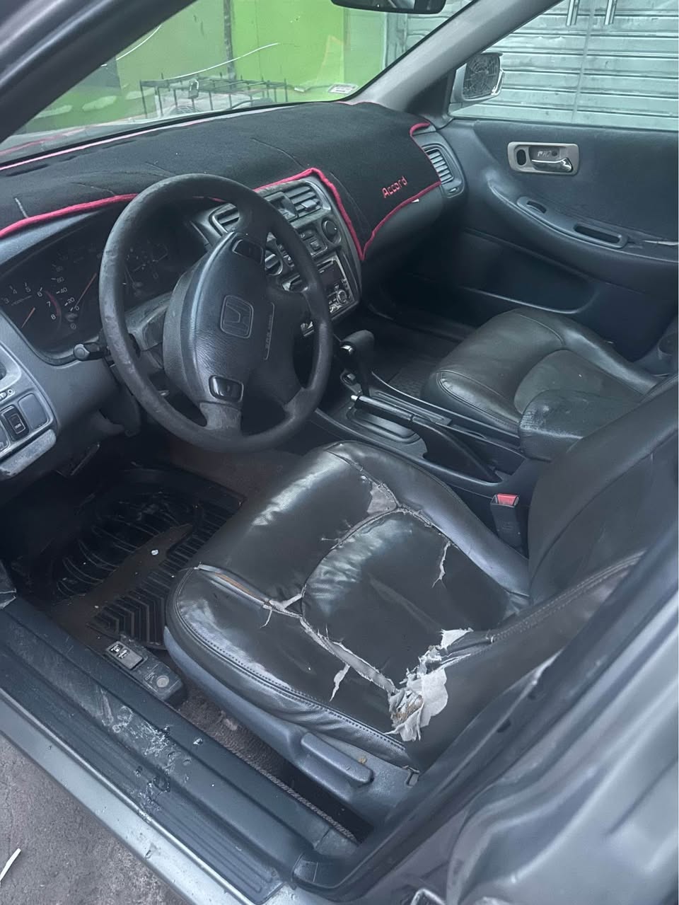 A picture of Honda accord 2001 model. A K A baby boy 08086627332