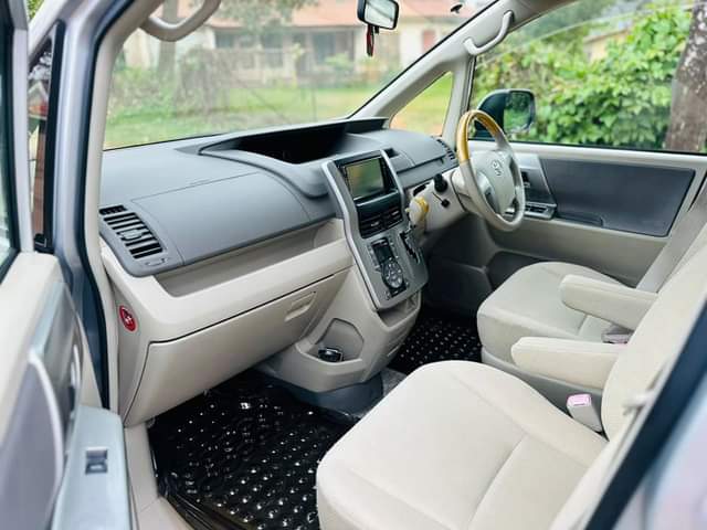 A picture of Noah si 2012 model 2.0vvti 38m neg Call me on