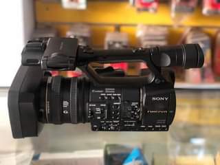A picture of Sony HDR AX2000E AVCHD PAL