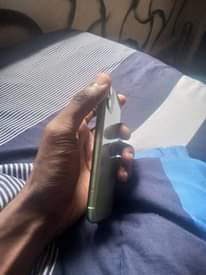 A picture of iPhone 11 128gb no face id