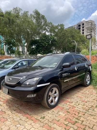 A picture of Toyota Lexus Rx330 2005 with no single fault Belgium standard
