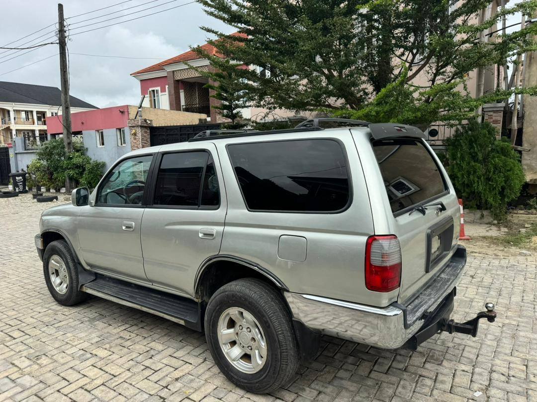 A picture of 2003 Toyota 4runner