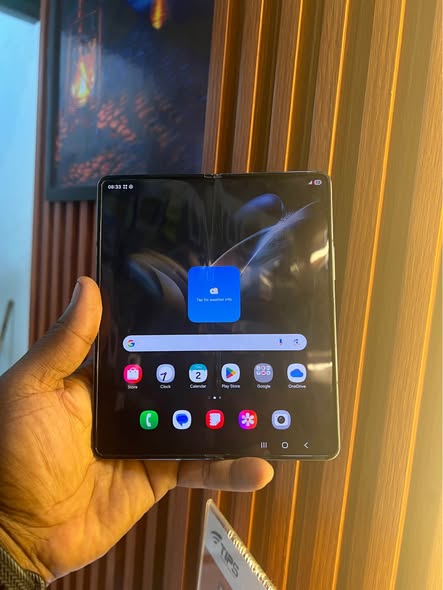 A picture of SAMSUNG FOLD 4