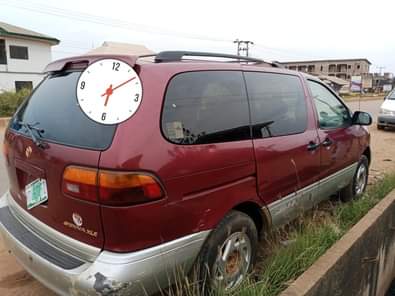A picture of Pure first body 2000 sienna AC gear and engine perfect