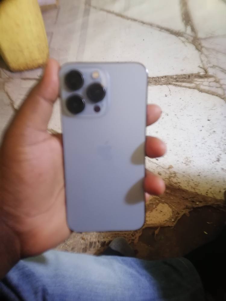 A picture of IPhone 13 pro 256GB wifi only