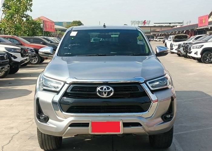 A picture of 2020 TOYOTA DOUBLE CAB 2.8 4WD AT Silver Mileage Year
