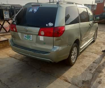 A picture of Clean Used 2005 Toyota Sienna