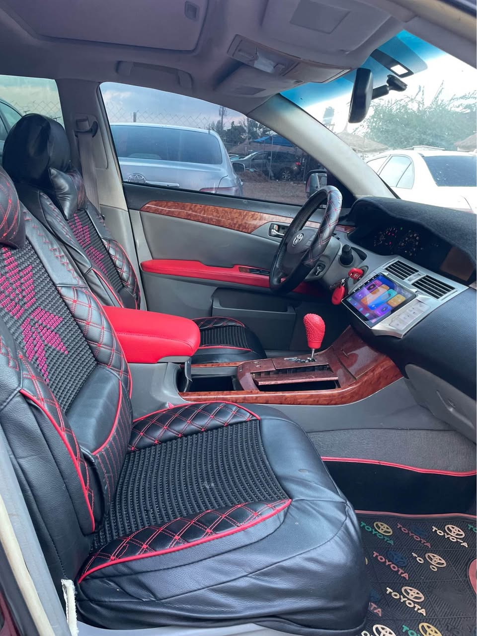 A picture of Neatly used 08 Toyota Avalon with untempered V6 engine and